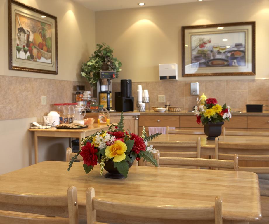 Econo Lodge Inn & Suites Innisfail Buitenkant foto