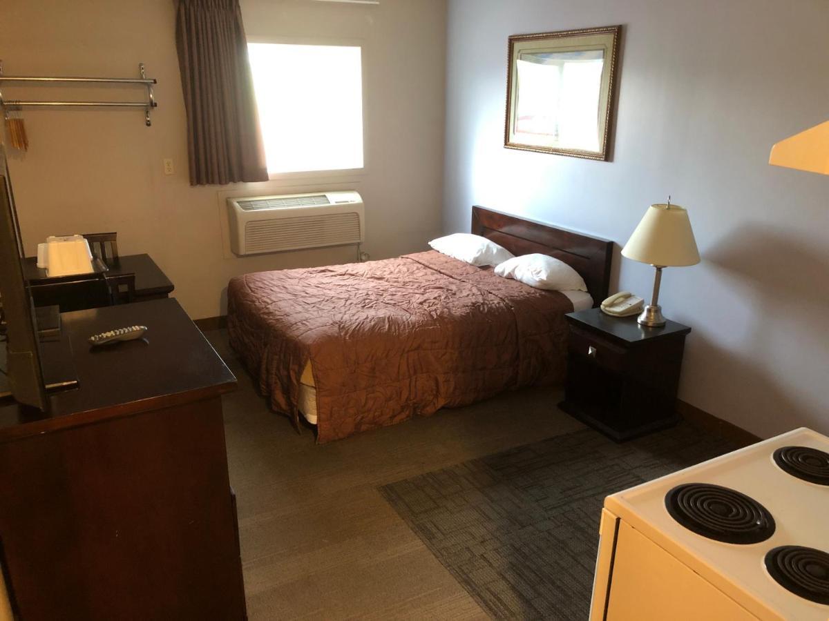 Econo Lodge Inn & Suites Innisfail Buitenkant foto