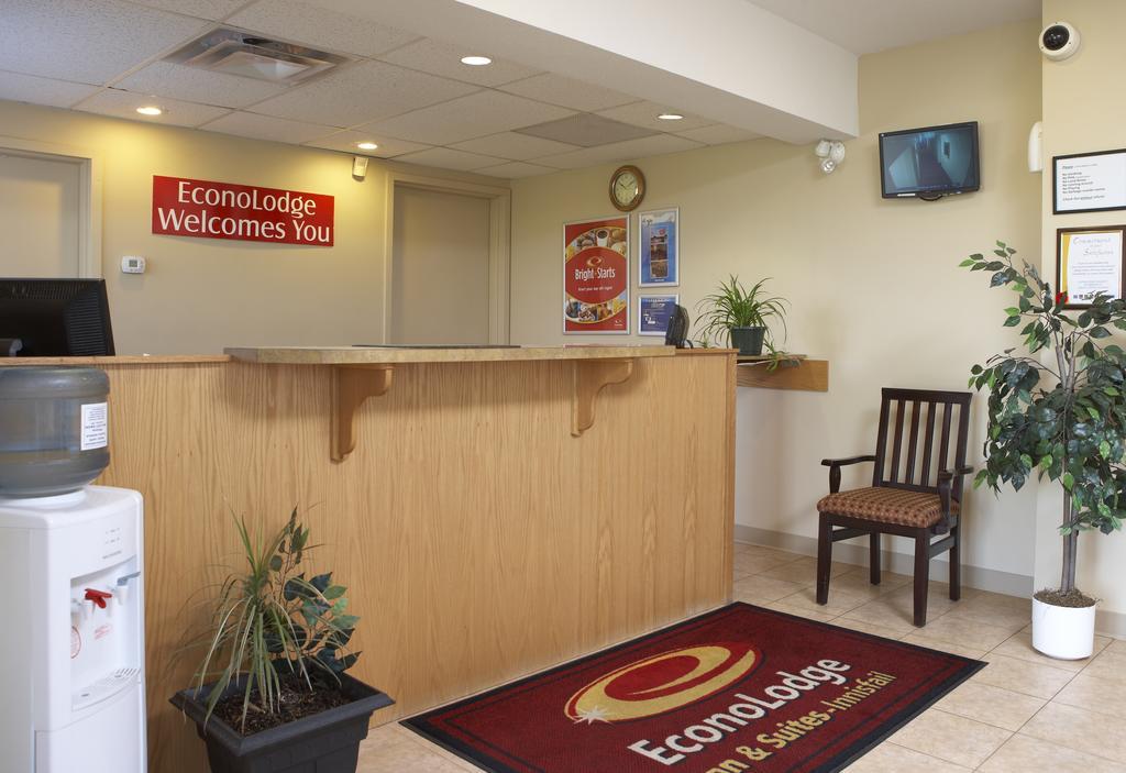 Econo Lodge Inn & Suites Innisfail Buitenkant foto