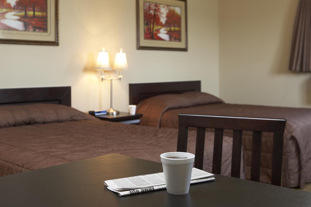 Econo Lodge Inn & Suites Innisfail Buitenkant foto