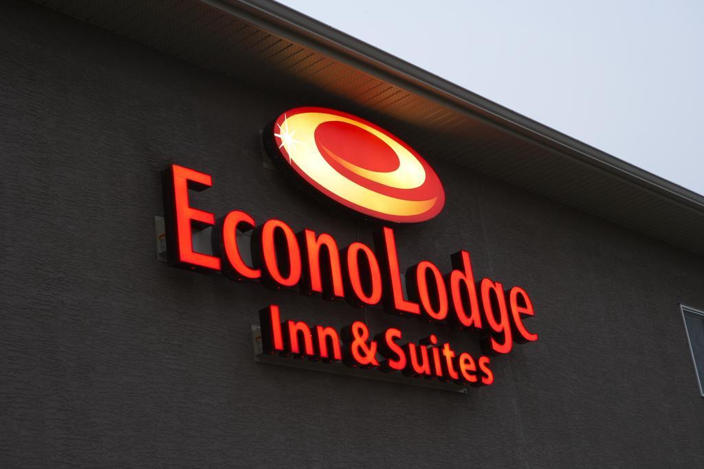 Econo Lodge Inn & Suites Innisfail Buitenkant foto