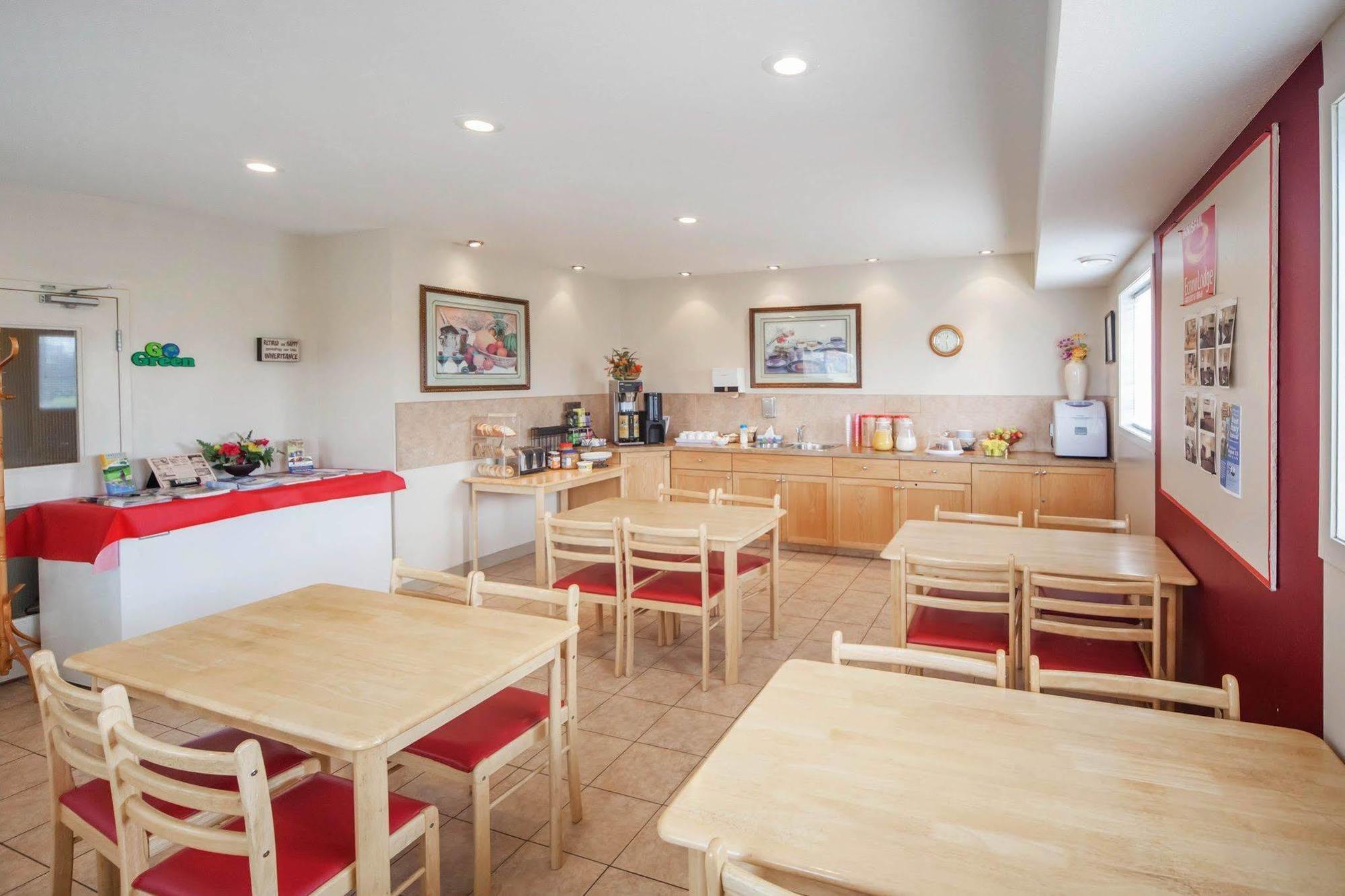 Econo Lodge Inn & Suites Innisfail Buitenkant foto