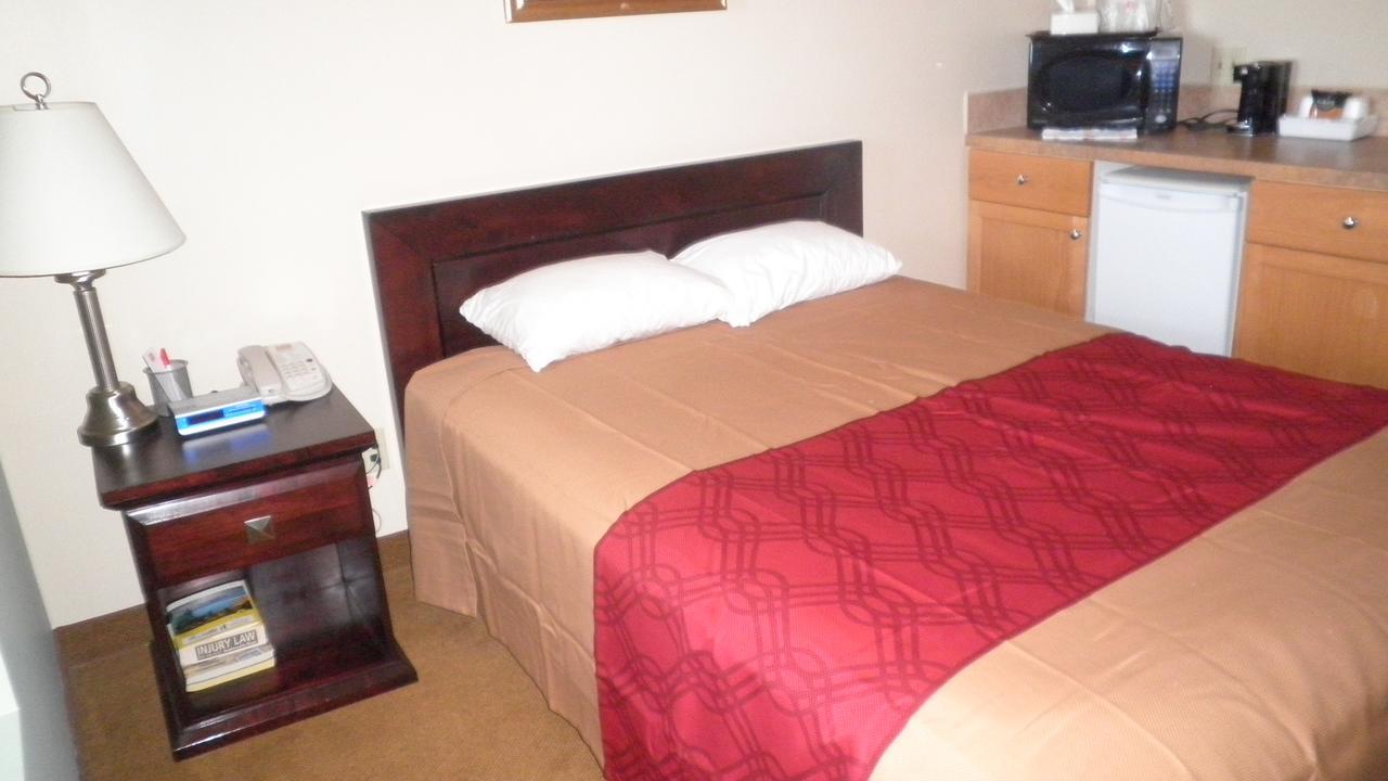 Econo Lodge Inn & Suites Innisfail Buitenkant foto