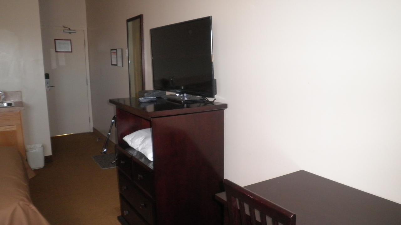 Econo Lodge Inn & Suites Innisfail Buitenkant foto