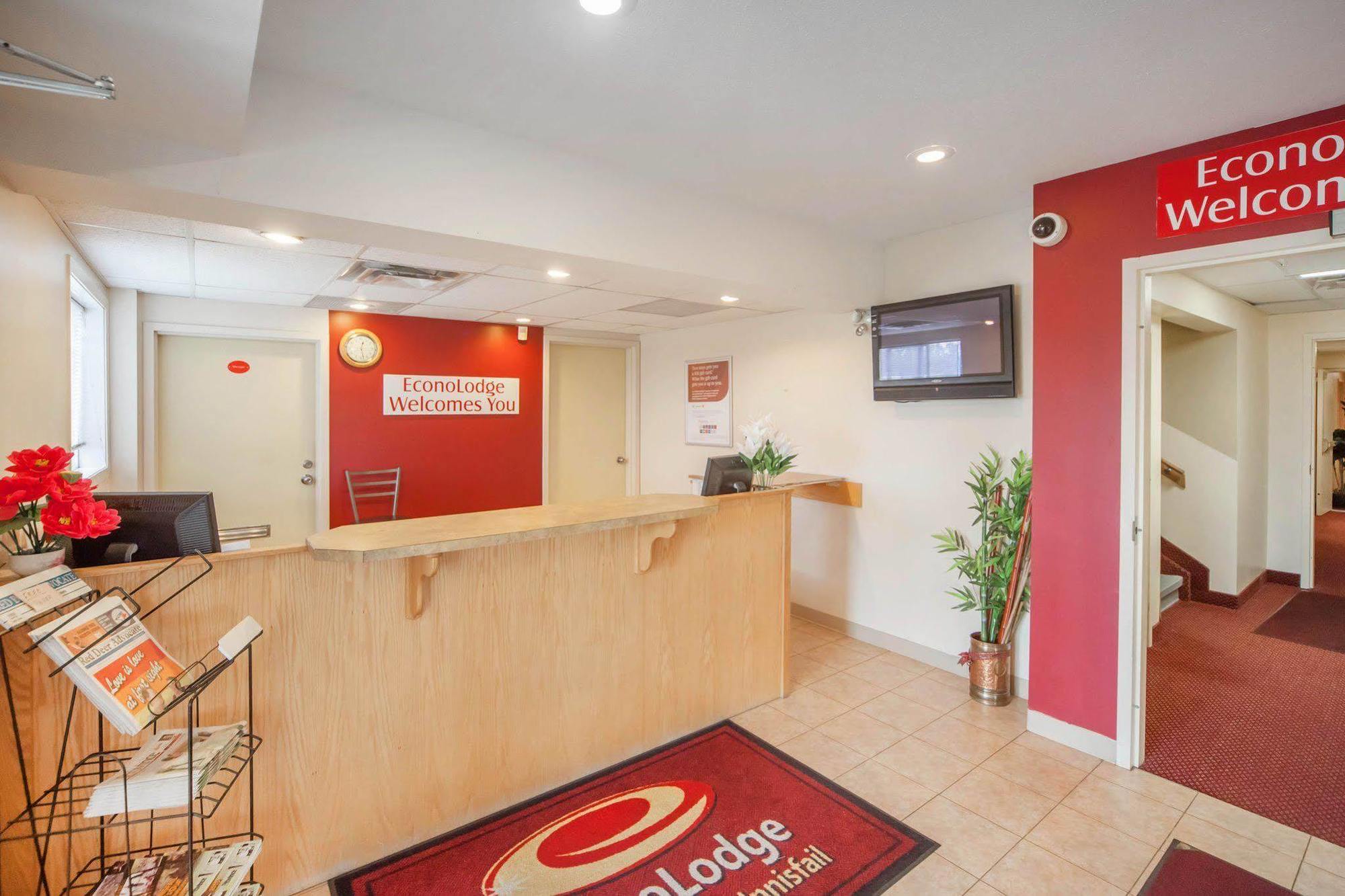 Econo Lodge Inn & Suites Innisfail Buitenkant foto