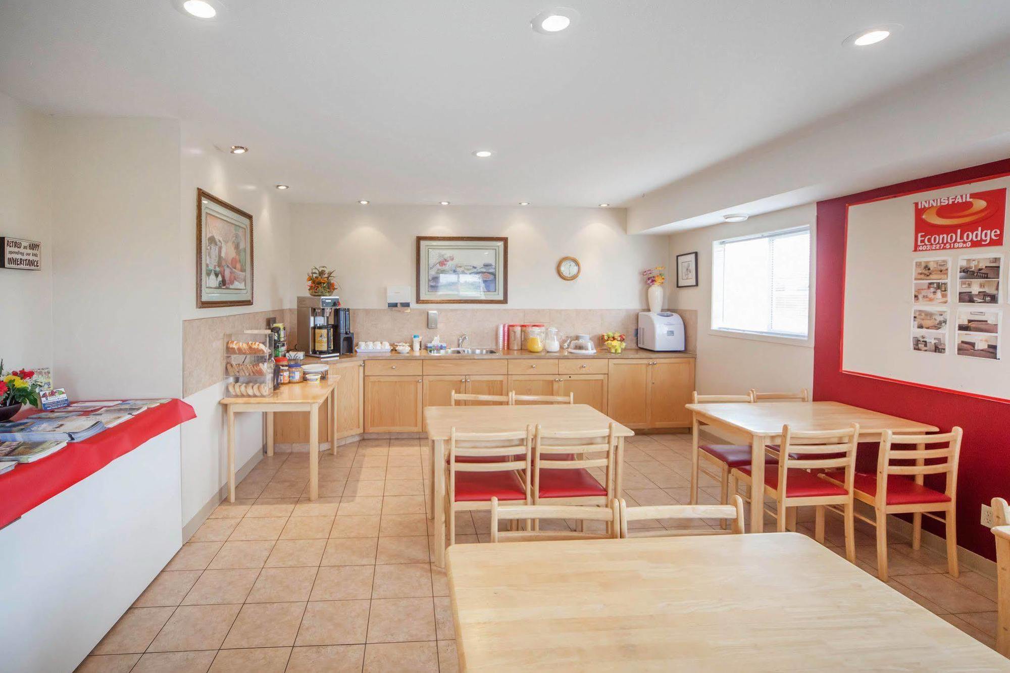 Econo Lodge Inn & Suites Innisfail Buitenkant foto