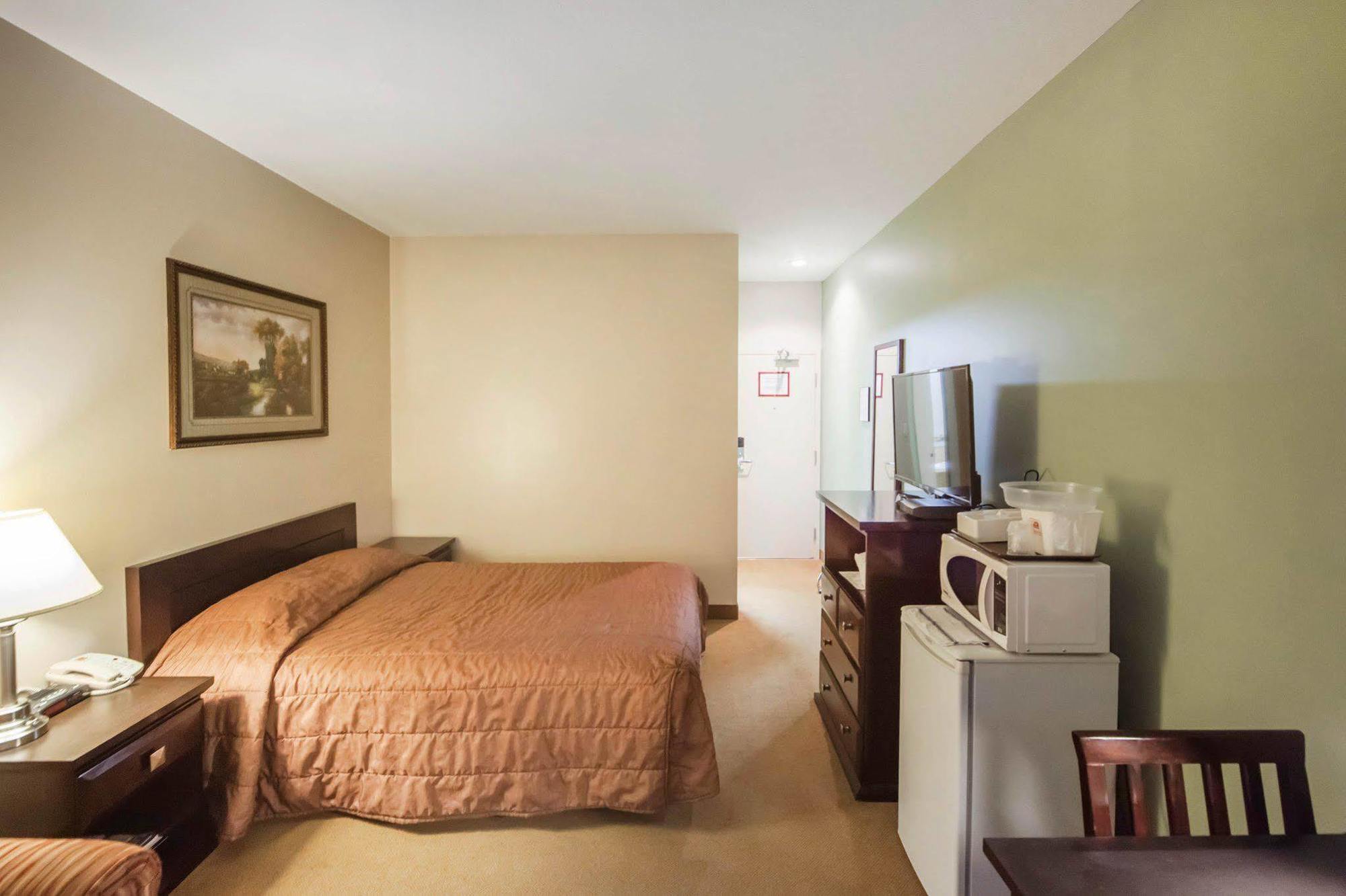 Econo Lodge Inn & Suites Innisfail Buitenkant foto