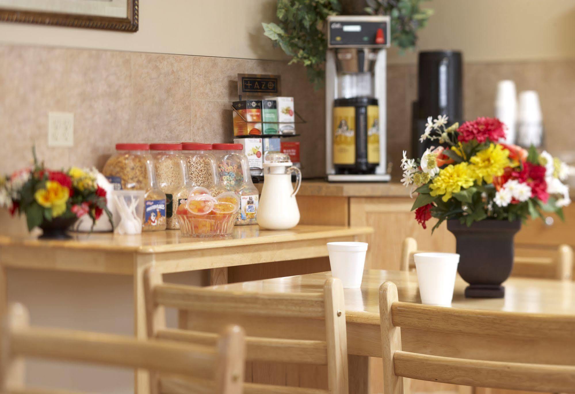 Econo Lodge Inn & Suites Innisfail Buitenkant foto
