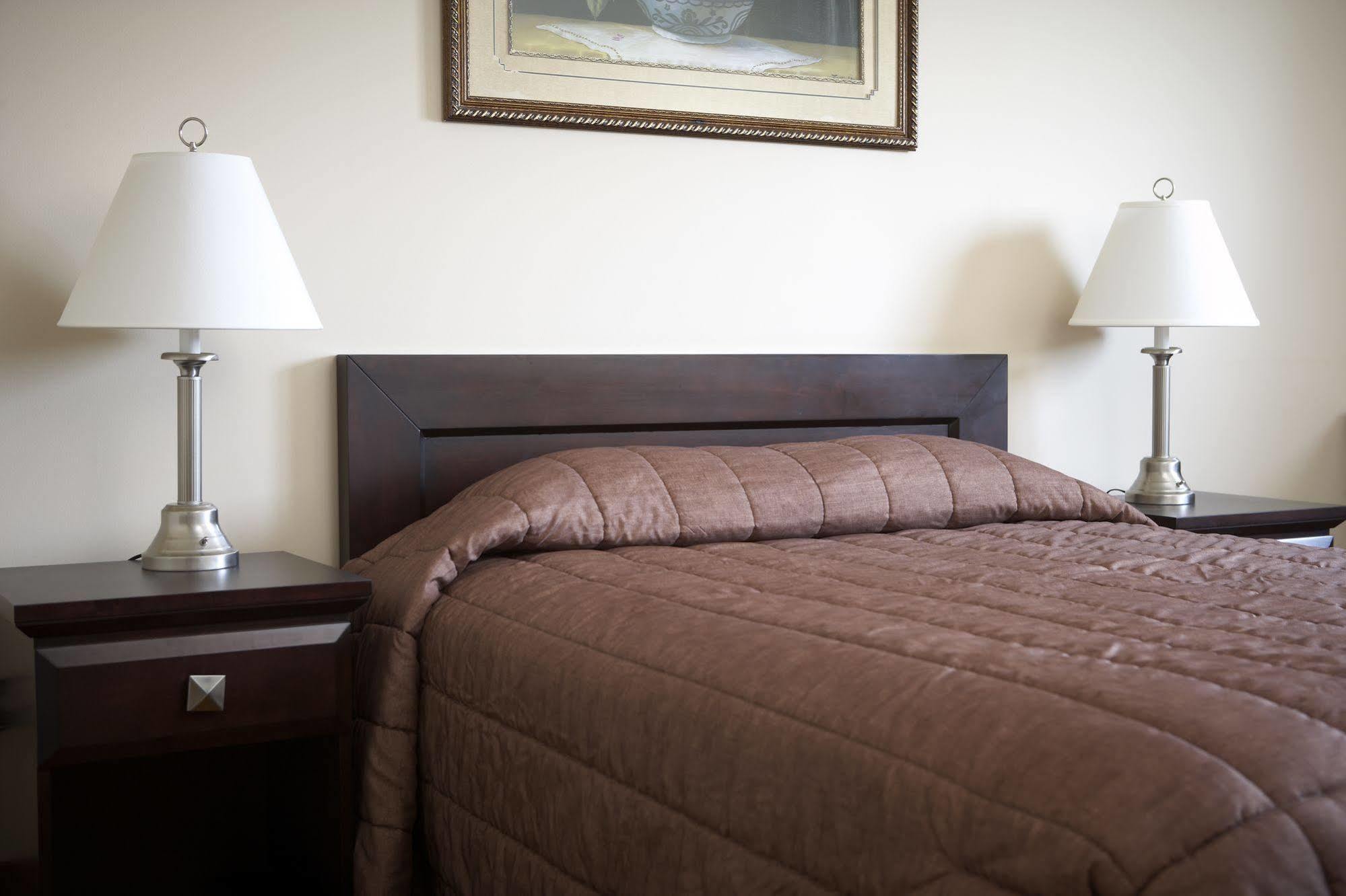 Econo Lodge Inn & Suites Innisfail Buitenkant foto
