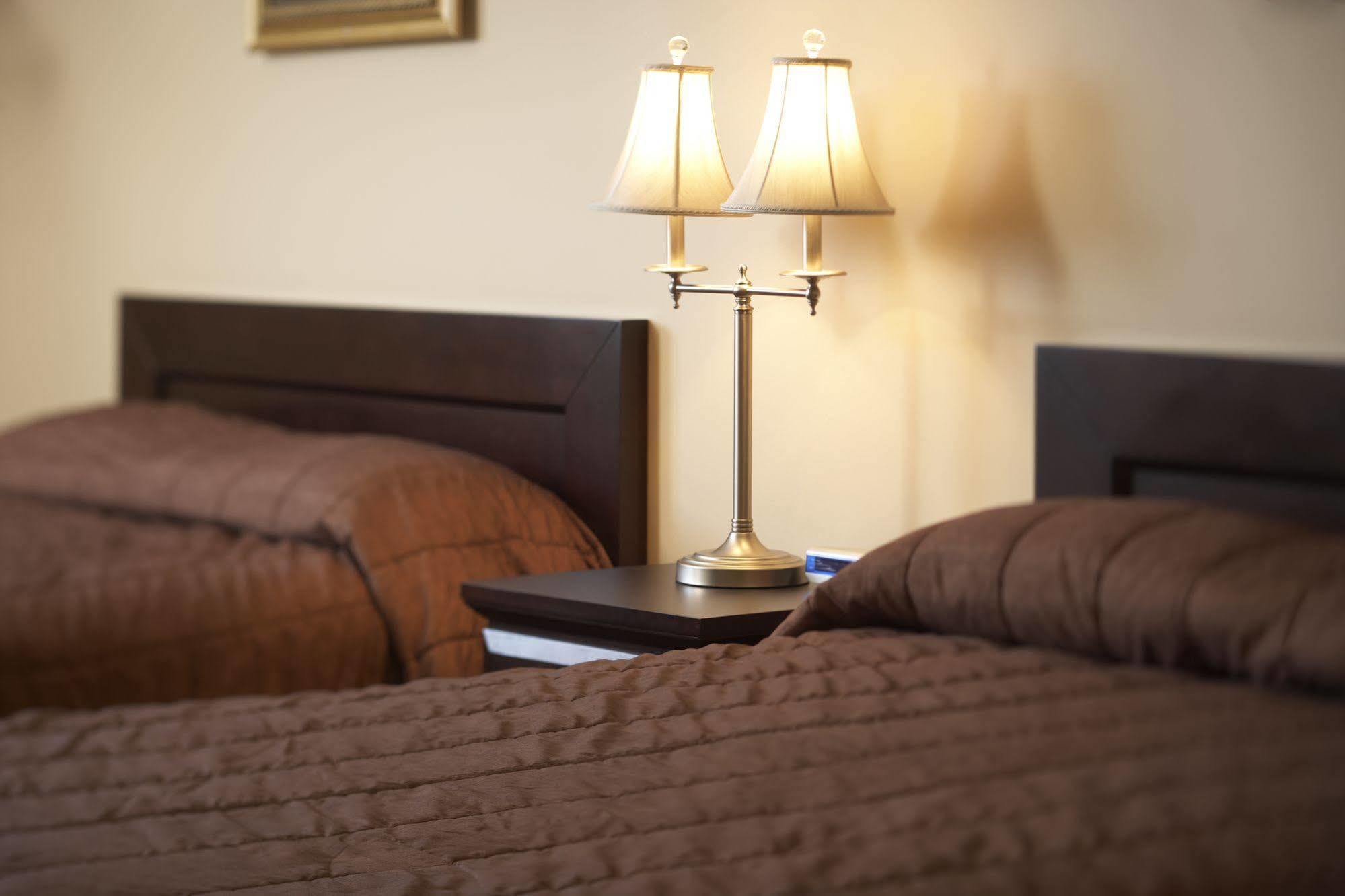 Econo Lodge Inn & Suites Innisfail Buitenkant foto