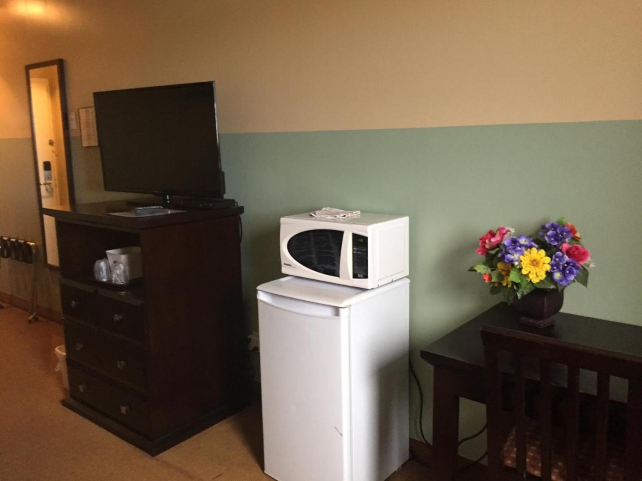 Econo Lodge Inn & Suites Innisfail Buitenkant foto